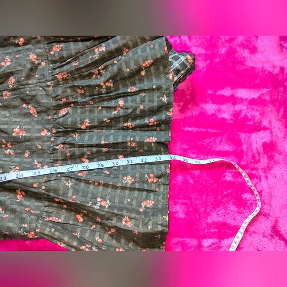 American Eagle Short floral romper forest green color size XL - Picture 4 of 8